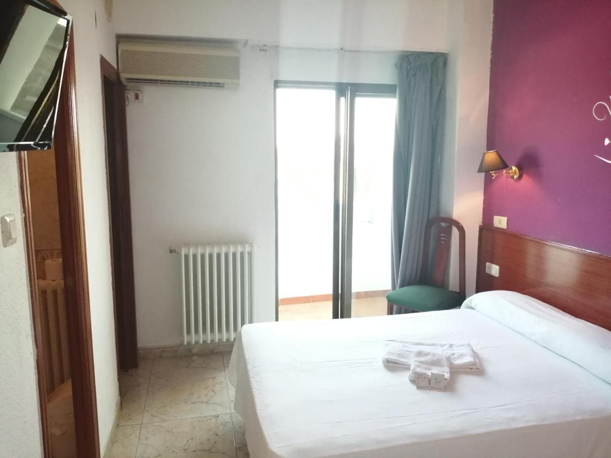 Hostal Jaime I อูเอสกา ภายนอก รูปภาพ