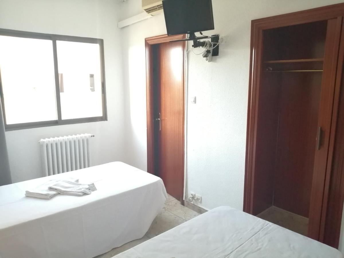 Hostal Jaime I อูเอสกา ภายนอก รูปภาพ