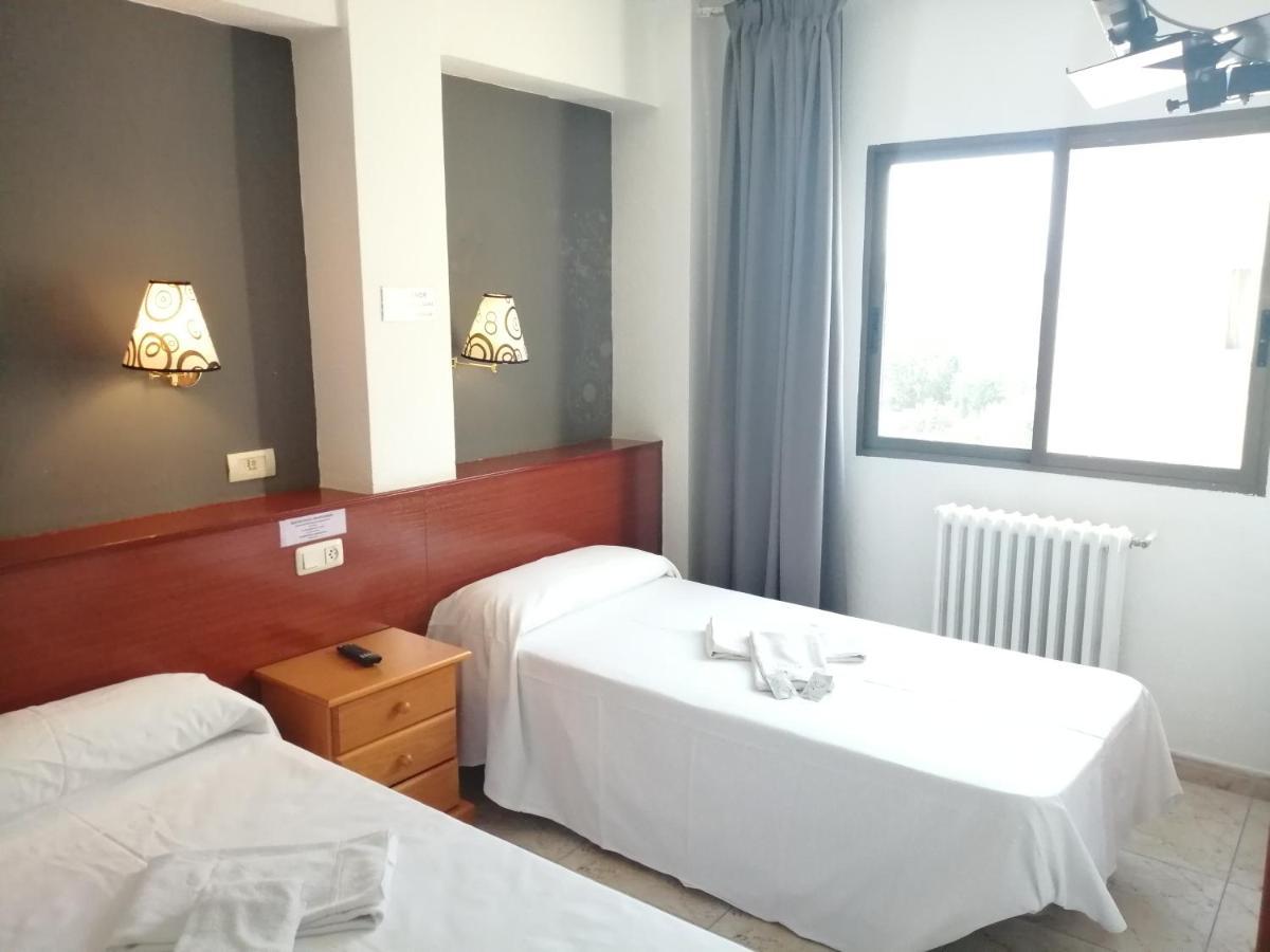 Hostal Jaime I อูเอสกา ภายนอก รูปภาพ