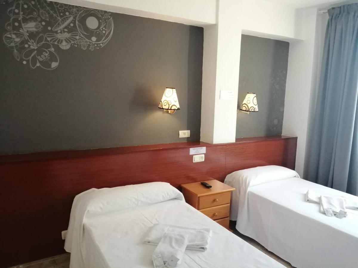 Hostal Jaime I อูเอสกา ภายนอก รูปภาพ