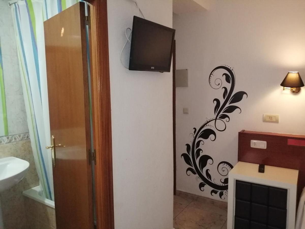 Hostal Jaime I อูเอสกา ภายนอก รูปภาพ