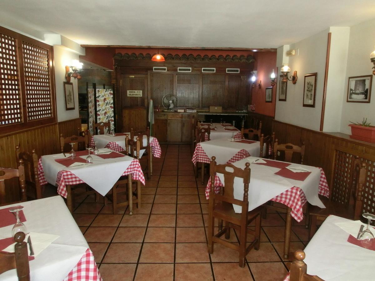 Hostal Jaime I อูเอสกา ภายนอก รูปภาพ
