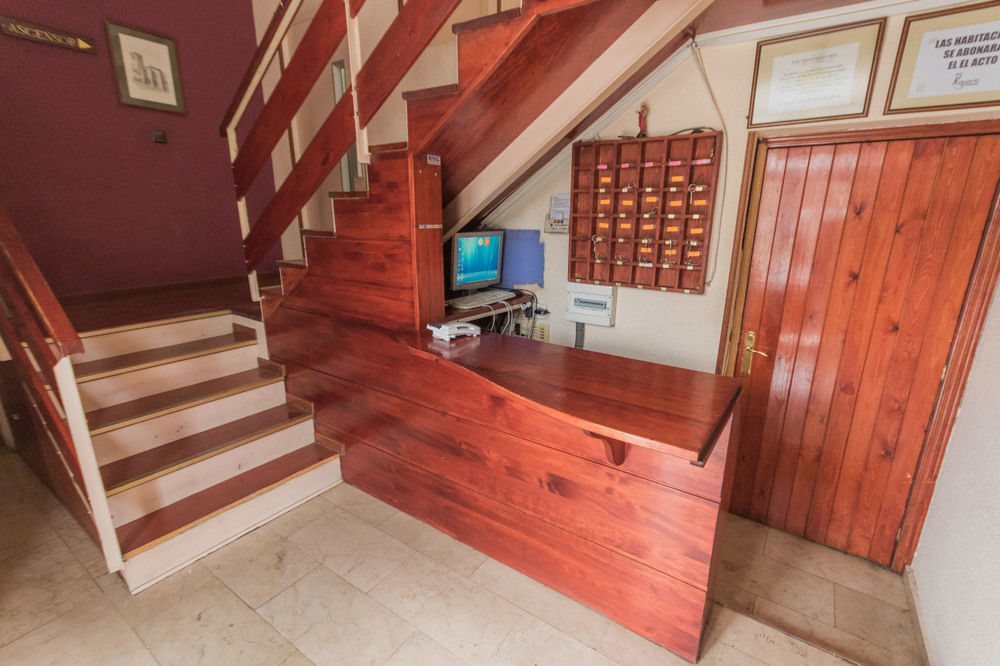 Hostal Jaime I อูเอสกา ภายนอก รูปภาพ
