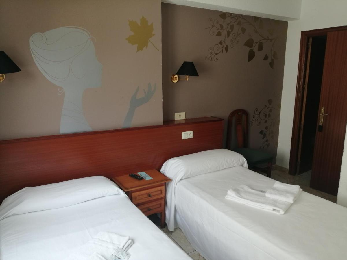Hostal Jaime I อูเอสกา ภายนอก รูปภาพ